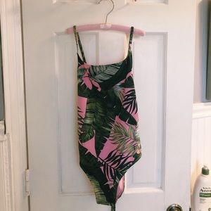 NWT HM Trendy Pink Criss cross Bathing Suit 💕